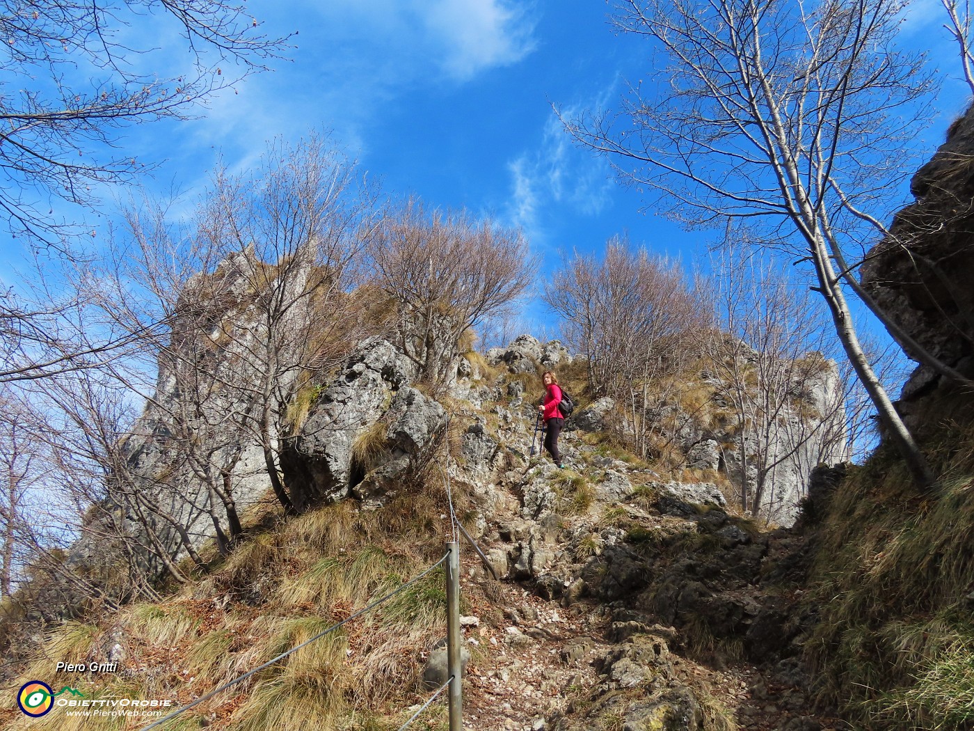 53 In decisa salita per cima Monte Zucco.JPG